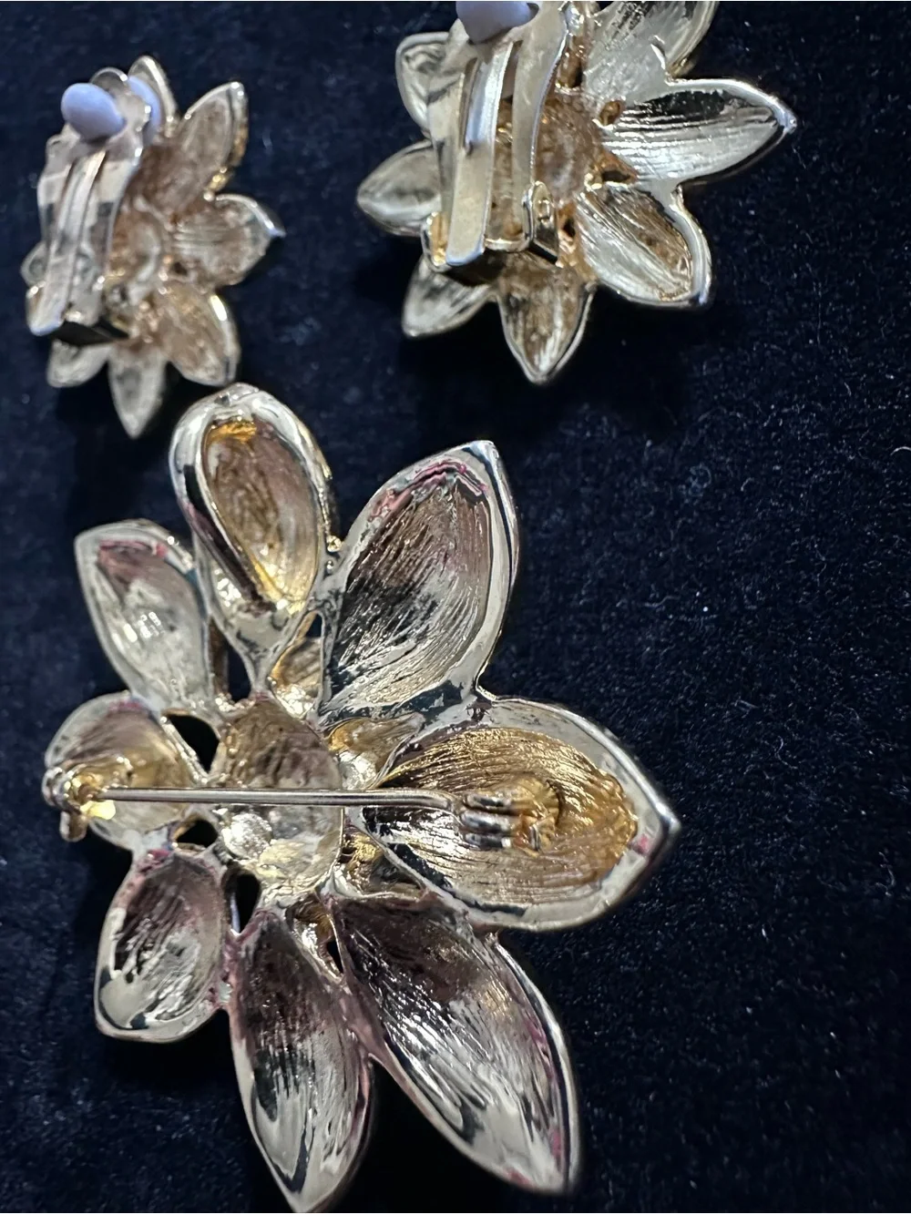 Elegant White Enamel and Gold Floral Brooch/Pendant & Clip Earring Set